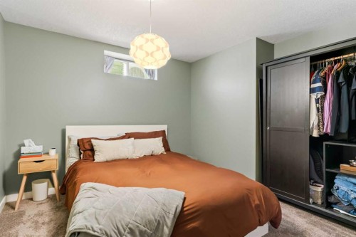 49 Macewan Ridge Close Nw, Calgary, AB - Indoor Photo Showing Bedroom