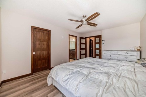 4347 2 Street Nw, Calgary, AB - Indoor Photo Showing Bedroom