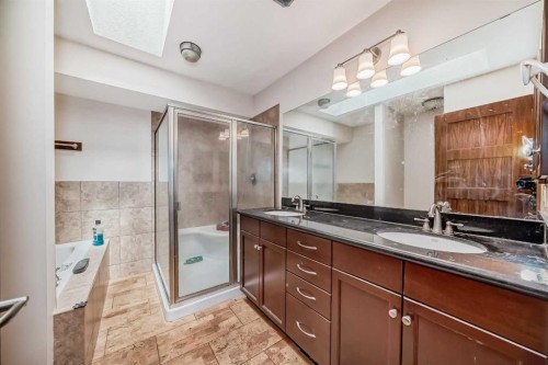 4347 2 Street Nw, Calgary, AB - Indoor Photo Showing Bathroom