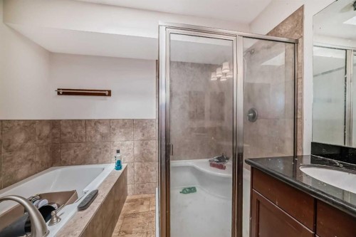 4347 2 Street Nw, Calgary, AB - Indoor Photo Showing Bathroom