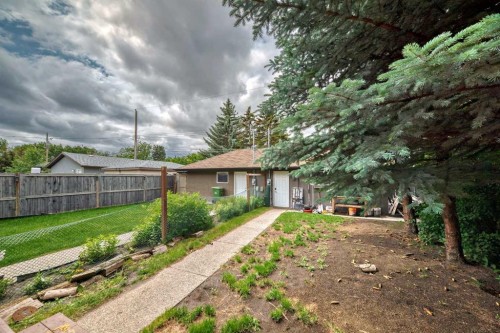 4347 2 Street Nw, Calgary, AB - Outdoor