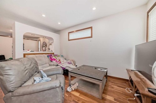 4347 2 Street Nw, Calgary, AB - Indoor Photo Showing Other Room