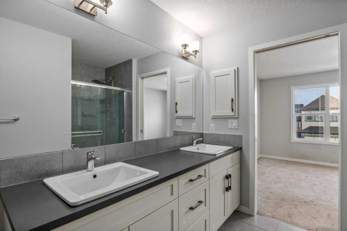 77 Masters Street Se, Calgary, AB - Indoor Photo Showing Bathroom