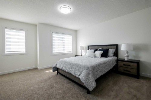 48 Heritage Manor, Cochrane, AB - Indoor Photo Showing Bedroom
