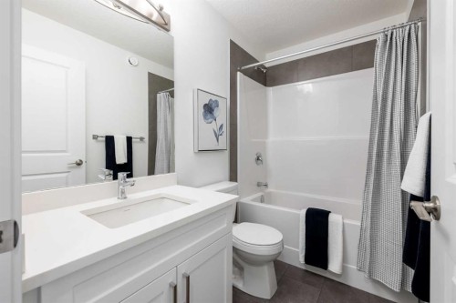 48 Heritage Manor, Cochrane, AB - Indoor Photo Showing Bathroom