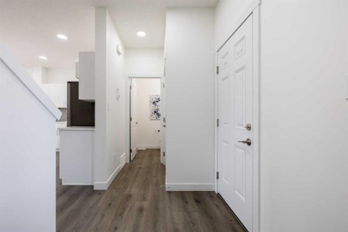 48 Heritage Manor, Cochrane, AB - Indoor Photo Showing Other Room