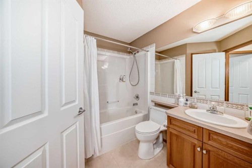 3767 Springbank Drive Sw, Calgary, AB - Indoor Photo Showing Bathroom