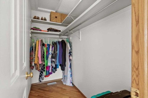 31 River Rock Manor Se, Calgary, AB - Indoor