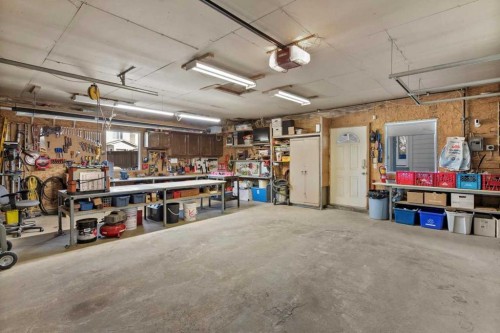 31 River Rock Manor Se, Calgary, AB - Indoor Photo Showing Garage