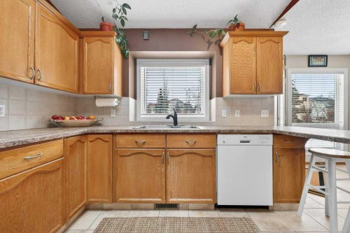 108 Hawkstone Close Nw, Calgary, AB - Indoor Photo Showing Kitchen