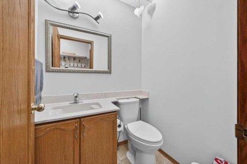 108 Hawkstone Close Nw, Calgary, AB - Indoor Photo Showing Bathroom