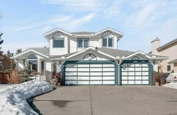 108 Hawkstone Close NW Calgary, AB T3G 3P3