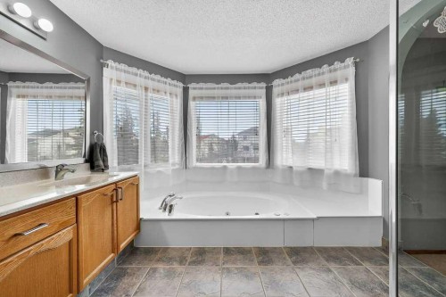 108 Hawkstone Close Nw, Calgary, AB - Indoor