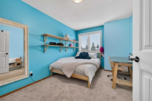 108 Hawkstone Close Nw, Calgary, AB - Indoor Photo Showing Bedroom