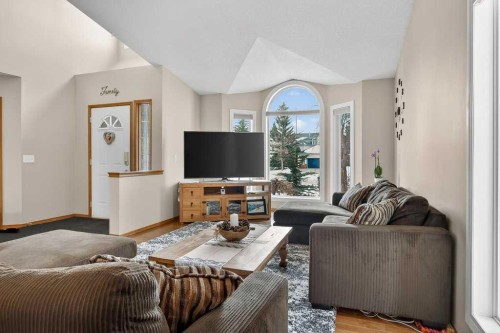 108 Hawkstone Close Nw, Calgary, AB - Indoor Photo Showing Living Room