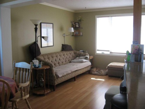 6 Westrose Avenue West, Claresholm, AB - Indoor Photo Showing Living Room