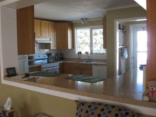 6 Westrose Avenue West, Claresholm, AB - Indoor Photo Showing Kitchen With Double Sink