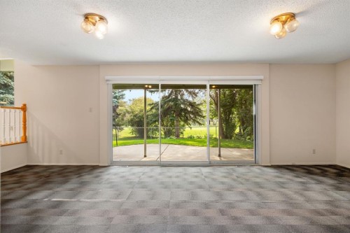 427 Willow Grove Crescent Se, Calgary, AB - Indoor Photo Showing Other Room