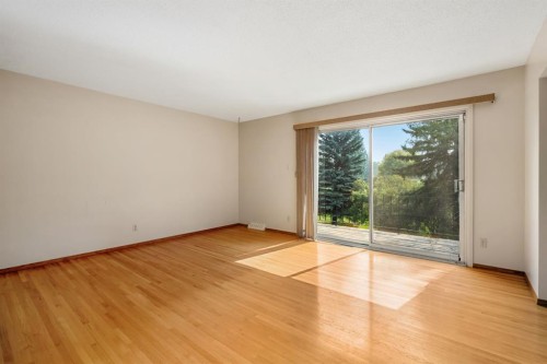 427 Willow Grove Crescent Se, Calgary, AB - Indoor Photo Showing Other Room