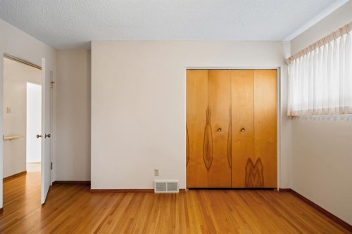 427 Willow Grove Crescent Se, Calgary, AB - Indoor Photo Showing Other Room