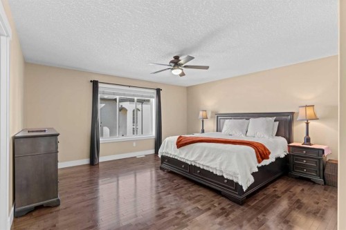 1269 Sherwood Boulevard Nw, Calgary, AB - Indoor Photo Showing Bedroom