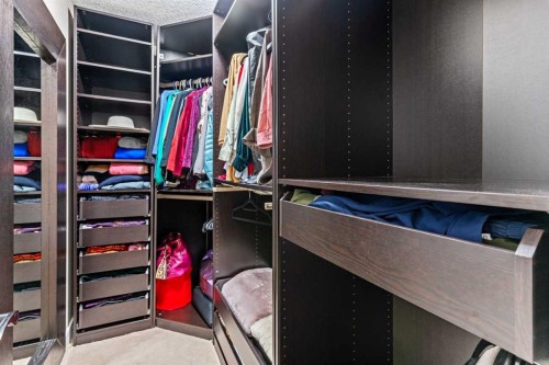 1269 Sherwood Boulevard Nw, Calgary, AB - Indoor With Storage