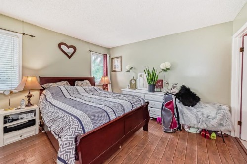 17007 Sunvale Road Se, Calgary, AB - Indoor Photo Showing Bedroom