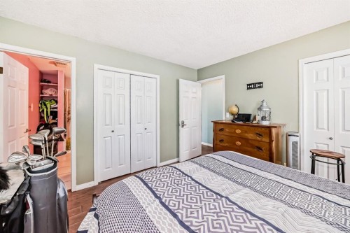 17007 Sunvale Road Se, Calgary, AB - Indoor Photo Showing Bedroom