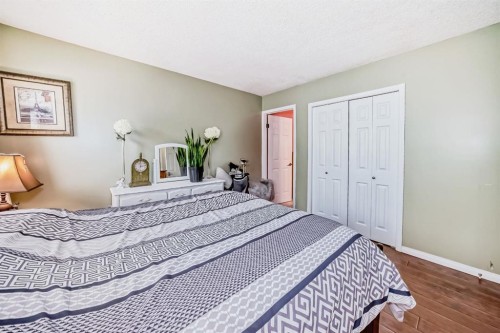 17007 Sunvale Road Se, Calgary, AB - Indoor Photo Showing Bedroom