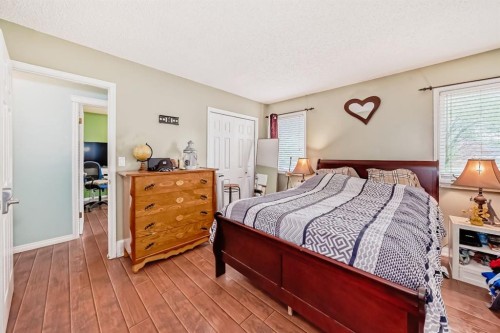 17007 Sunvale Road Se, Calgary, AB - Indoor Photo Showing Bedroom