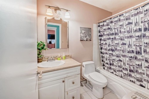 17007 Sunvale Road Se, Calgary, AB - Indoor Photo Showing Bathroom