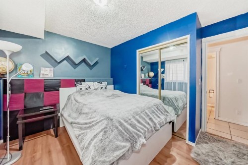 17007 Sunvale Road Se, Calgary, AB - Indoor Photo Showing Bedroom