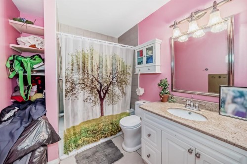 17007 Sunvale Road Se, Calgary, AB - Indoor Photo Showing Bathroom