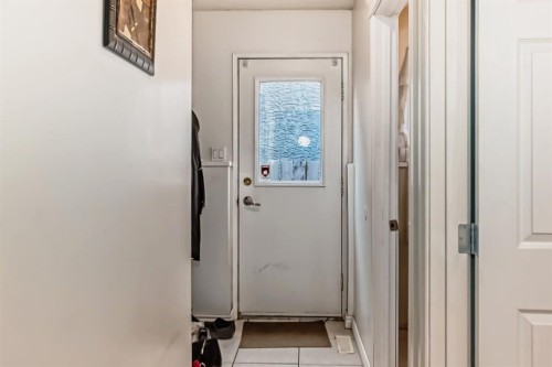 17007 Sunvale Road Se, Calgary, AB - Indoor Photo Showing Other Room