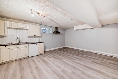 17007 Sunvale Road Se, Calgary, AB - Indoor Photo Showing Kitchen