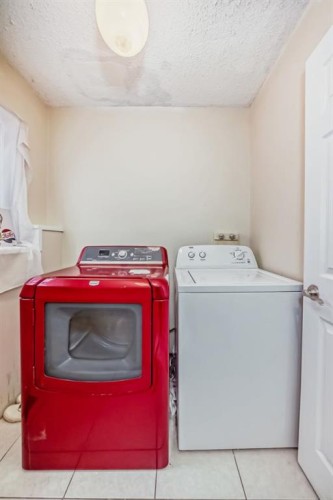17007 Sunvale Road Se, Calgary, AB - Indoor Photo Showing Laundry Room