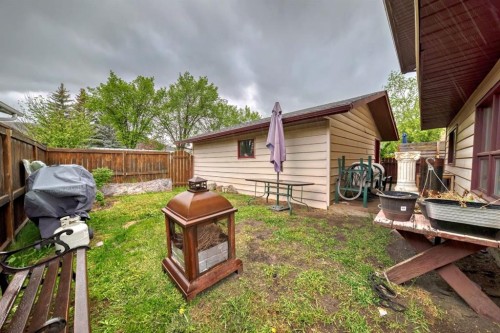 17007 Sunvale Road Se, Calgary, AB - Outdoor With Exterior