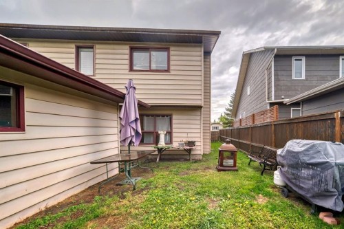 17007 Sunvale Road Se, Calgary, AB - Outdoor With Exterior