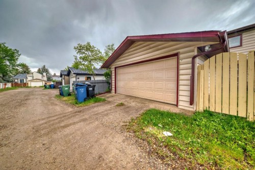 17007 Sunvale Road Se, Calgary, AB - Outdoor With Exterior