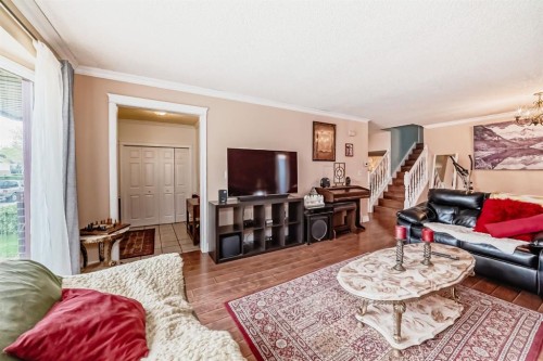 17007 Sunvale Road Se, Calgary, AB - Indoor Photo Showing Living Room