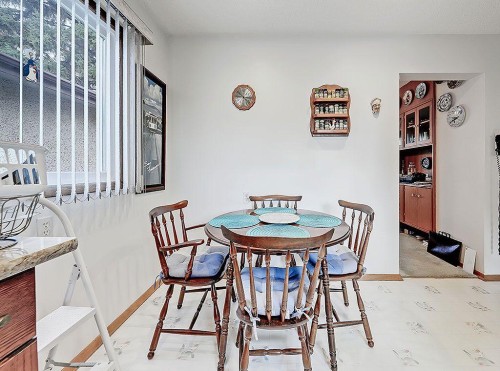 9432 Almond Crescent Se, Calgary, AB - Indoor Photo Showing Dining Room