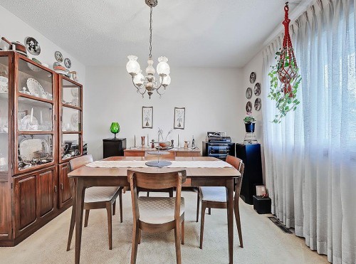 9432 Almond Crescent Se, Calgary, AB - Indoor Photo Showing Dining Room