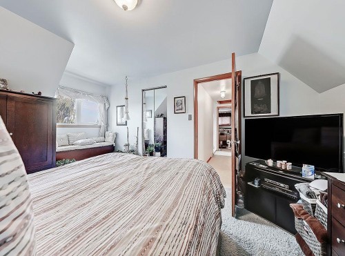 9432 Almond Crescent Se, Calgary, AB - Indoor Photo Showing Bedroom