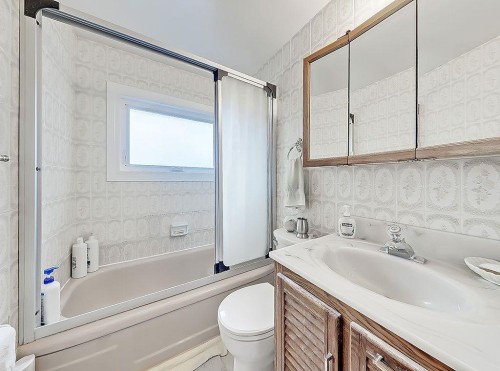 9432 Almond Crescent Se, Calgary, AB - Indoor Photo Showing Bathroom