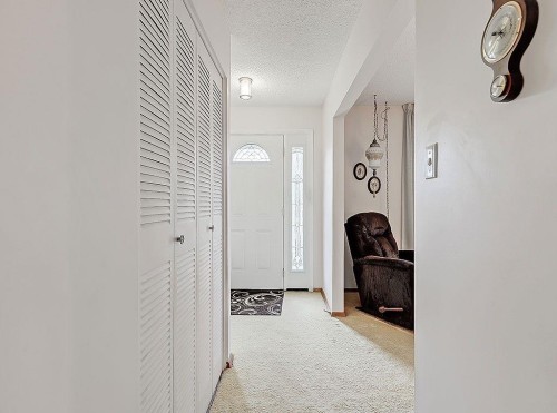 9432 Almond Crescent Se, Calgary, AB - Indoor Photo Showing Other Room