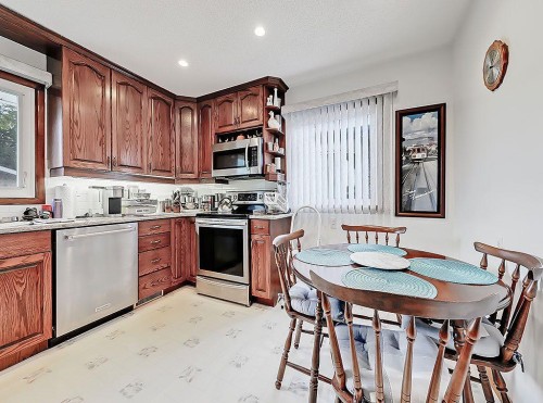 9432 Almond Crescent Se, Calgary, AB - Indoor