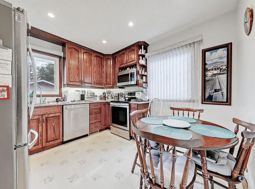 9432 Almond Crescent Se, Calgary, AB - Indoor