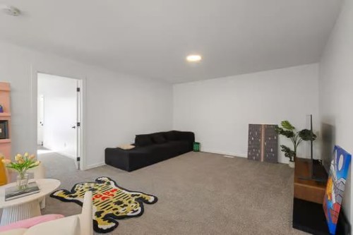 75 Royston Heath Nw, Calgary, AB - Indoor Photo Showing Other Room