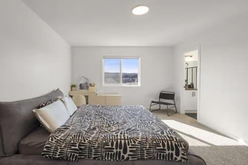 75 Royston Heath Nw, Calgary, AB - Indoor Photo Showing Bedroom