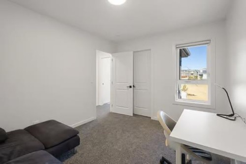 75 Royston Heath Nw, Calgary, AB - Indoor Photo Showing Other Room